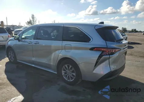 2021 Toyota Sienna Xle z USA, uszkodzony, nr VIN 5TDYSKFC7MS009632